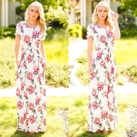 ๐HP๐ Ivory Short Sleeve Floral Maxi Dress With Pockets - Picture 2 of 3